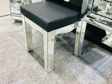 Elegant Mirrored Vanity Stool for Dressing Table - Glamorous Reflective Design